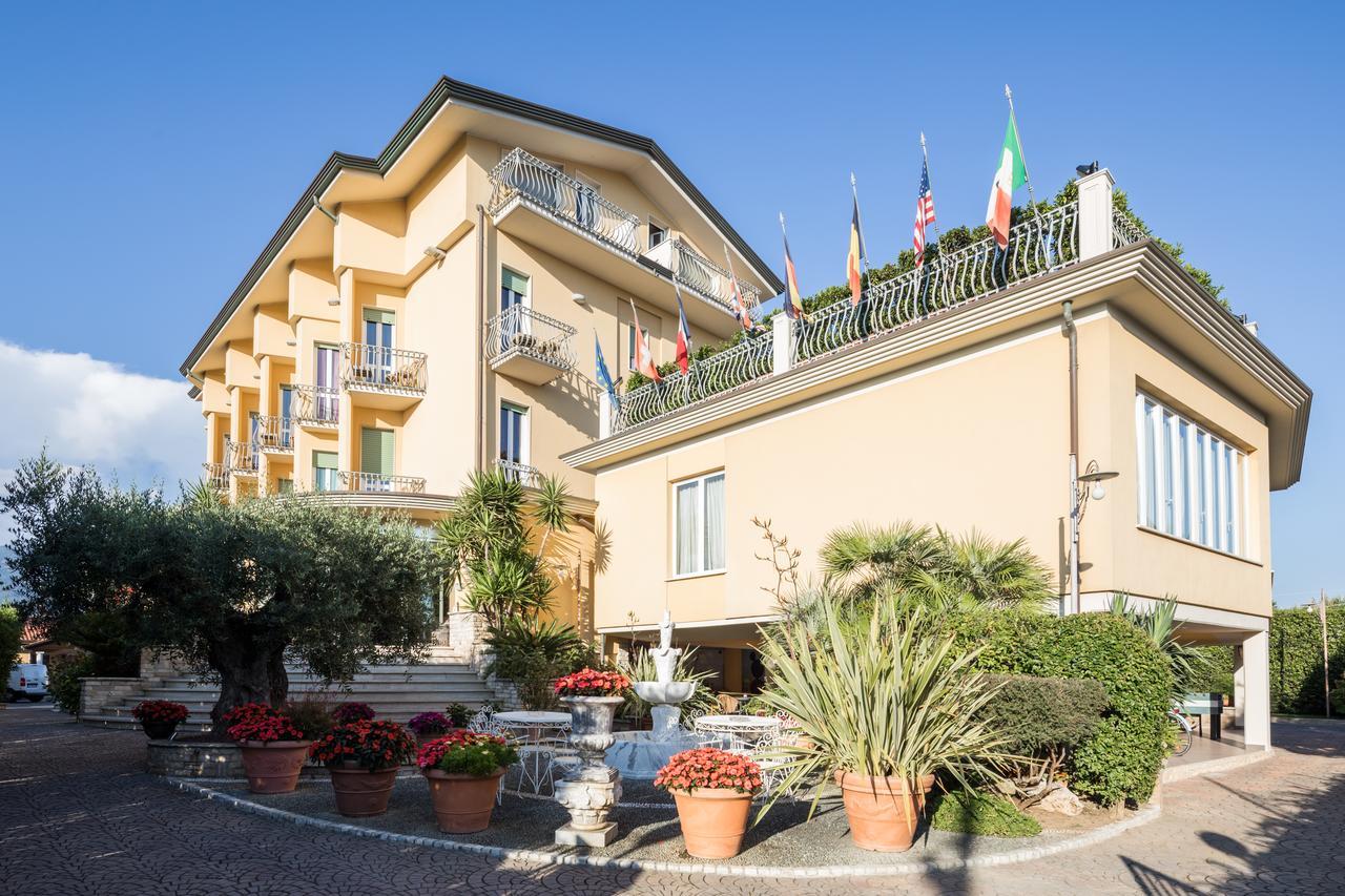 Hotel Villa Tiziana マリーナ・ディ・マッサ エクステリア 写真